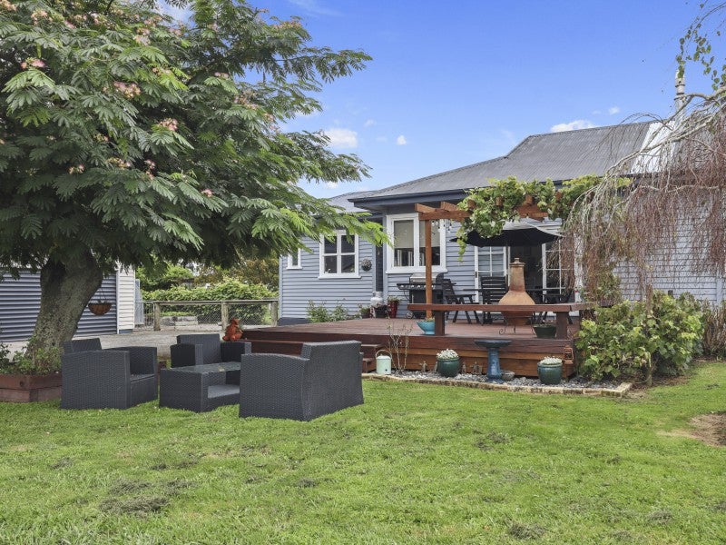 1158B State Highway 26, Eureka, Hamilton - Carousel 26