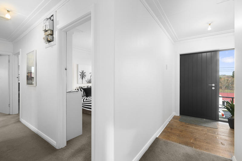 15 Waldron Crescent, Green Island, Dunedin - Carousel 2