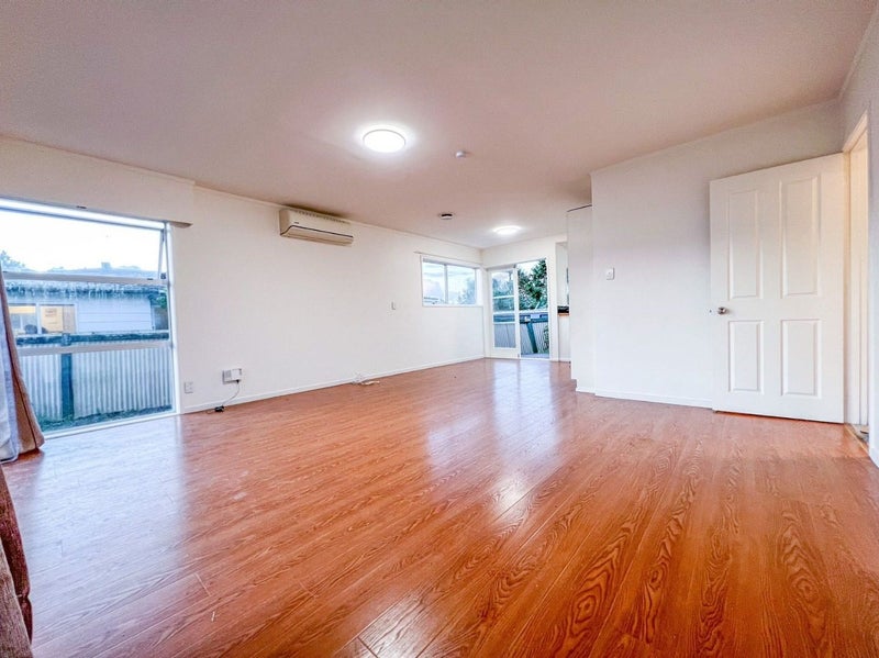 1/3 Mannering Place, Hillcrest, Auckland - Carousel 2