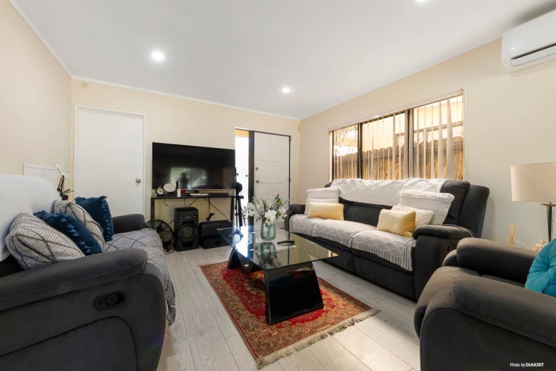 19/8 Margan Avenue, New Lynn, Auckland - Carousel 2