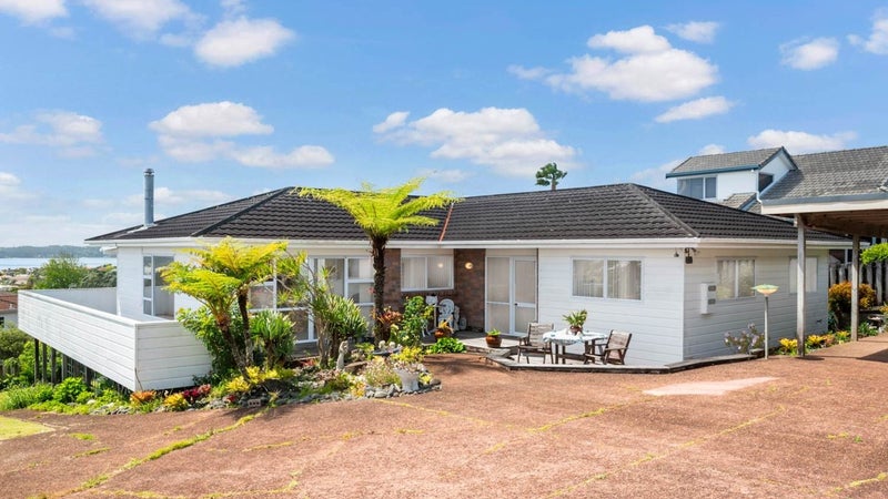 32 Luckens Road, West Harbour, Auckland - Carousel 1