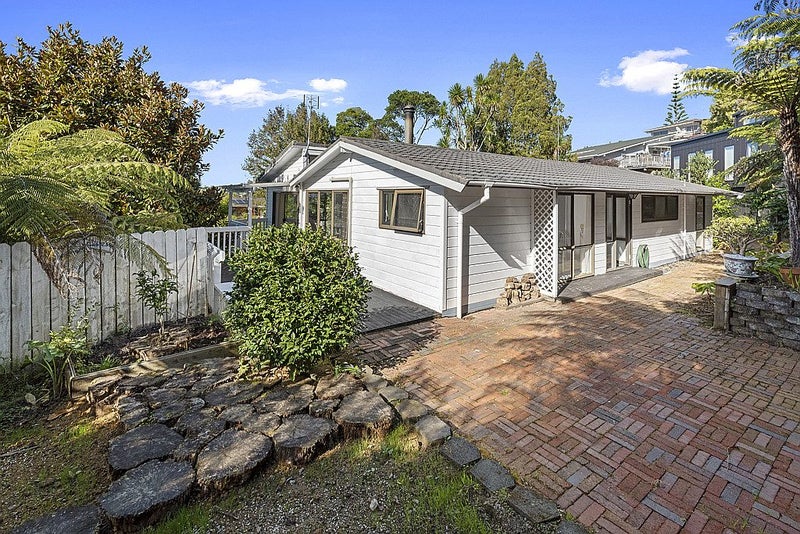 20 Barker Rise, Northcross, Auckland - Carousel 2