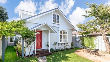 40 Aparima Avenue, Miramar, Wellington - Carousel 1