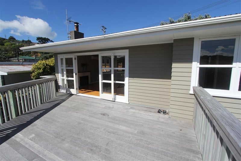 4 Diane Grove, Paparangi, Wellington - Carousel 1