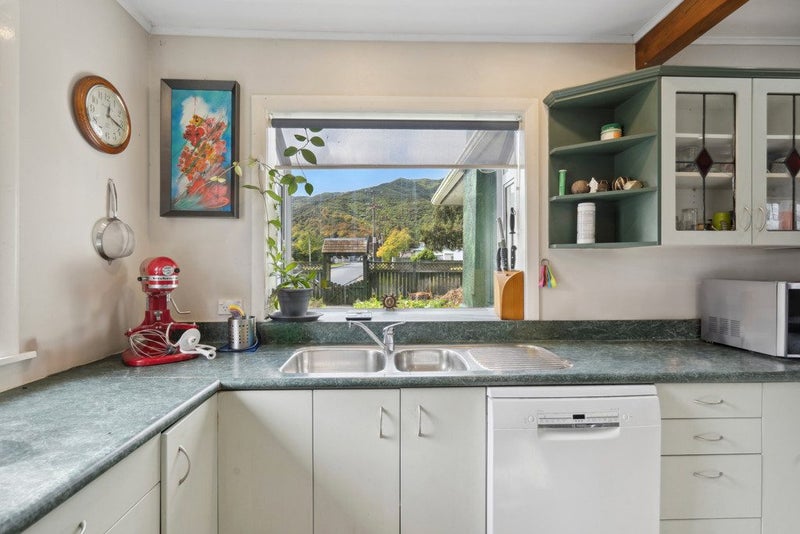 37 Frederick Street, Wainuiomata, Lower Hutt - Carousel 2