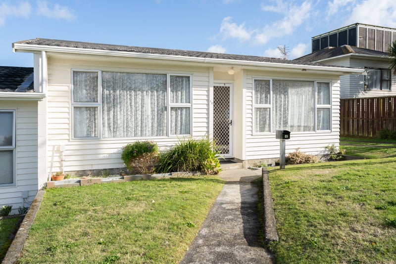 1E Herewini Street, Titahi Bay, Porirua - Carousel 1