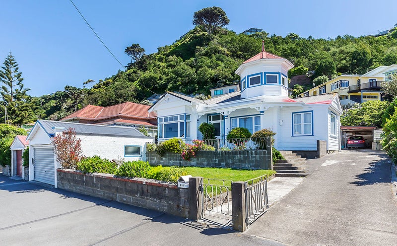 218 Sutherland Road, Lyall Bay, Wellington - Carousel 1