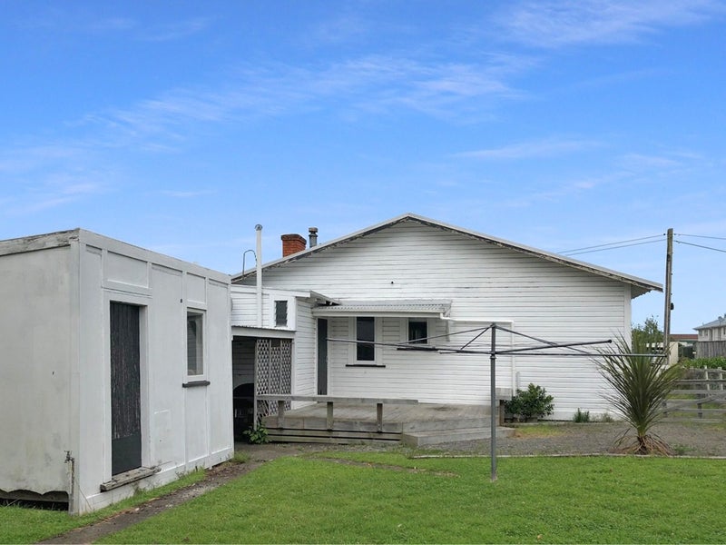 2 Willis Street, Marton - Carousel 2