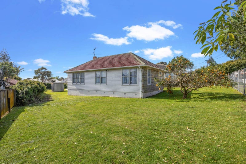 1 Coates Crescent, Panmure, Auckland - Carousel 1