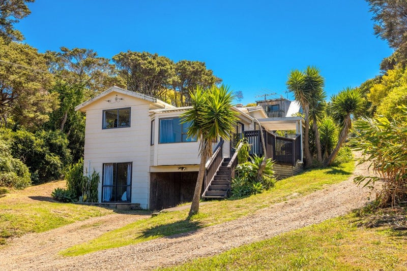 20 Makora Avenue, Oneroa, Waiheke Island - Carousel 1