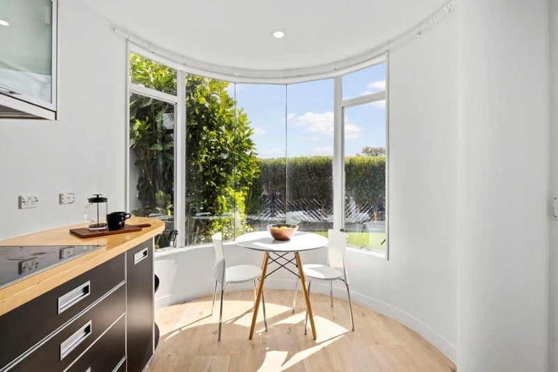 18 Lawson Place, Mount Victoria, Wellington - Carousel 14