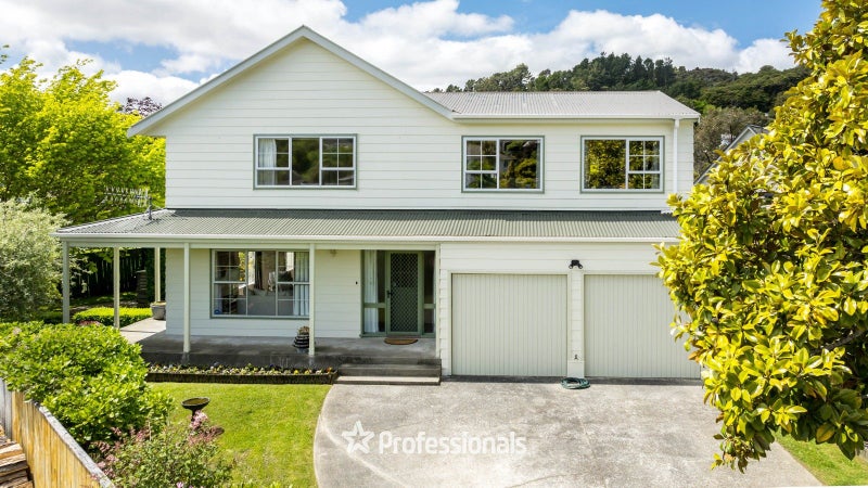 9 Clinker Grove, Silverstream, Upper Hutt - Carousel 1