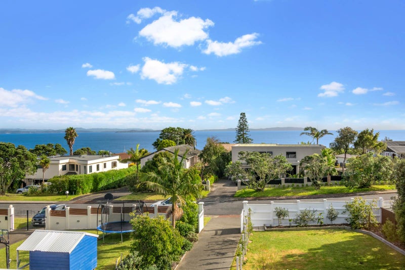 89 Pacific Parade, Army Bay, Whangaparaoa - Carousel 1