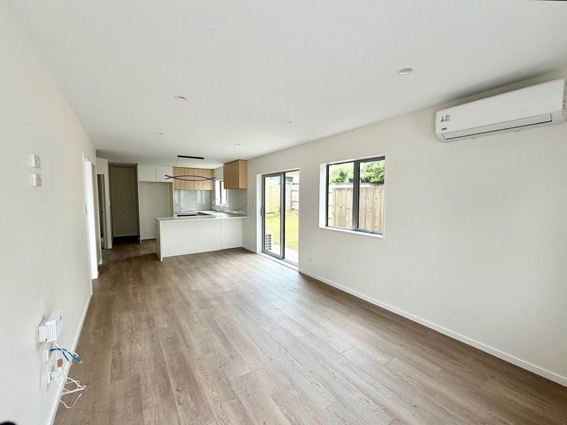 17C Martin Place, Kelston, Auckland - Carousel 2