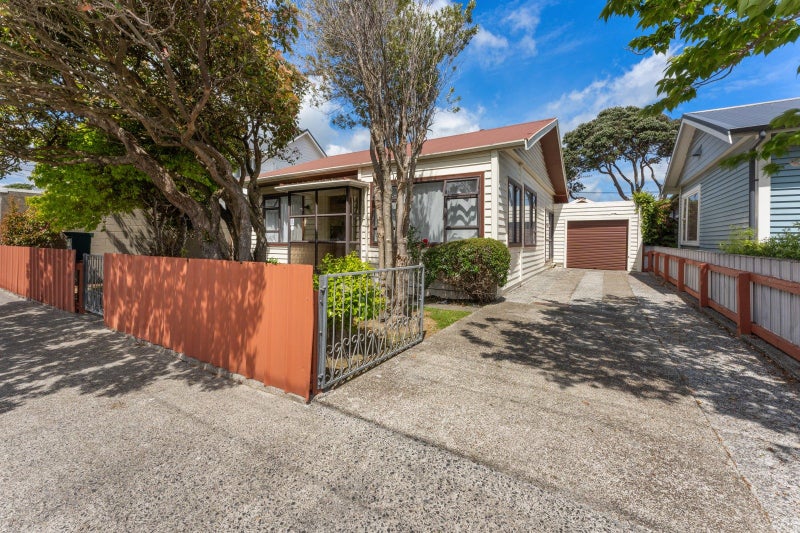4 Roxburgh Grove, Petone, Lower Hutt - Carousel 1