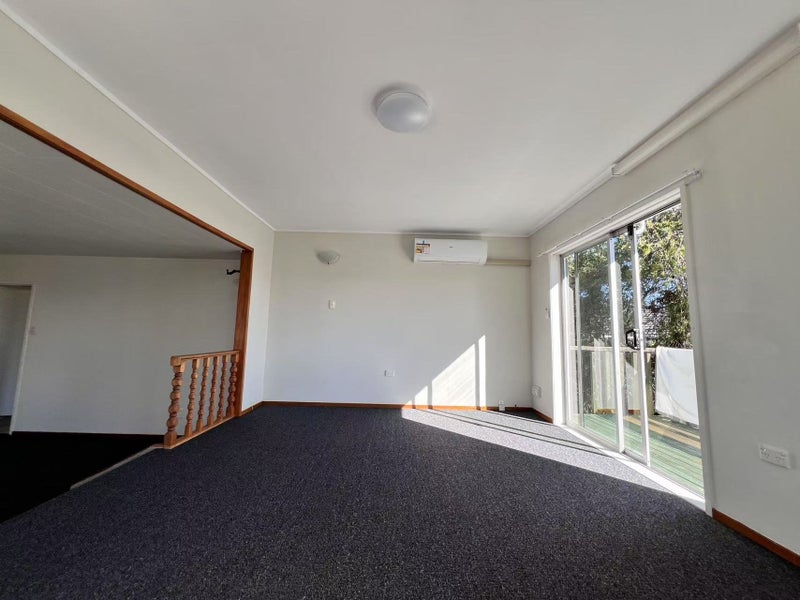 35 Larissa Avenue, Henderson, Auckland - Carousel 2
