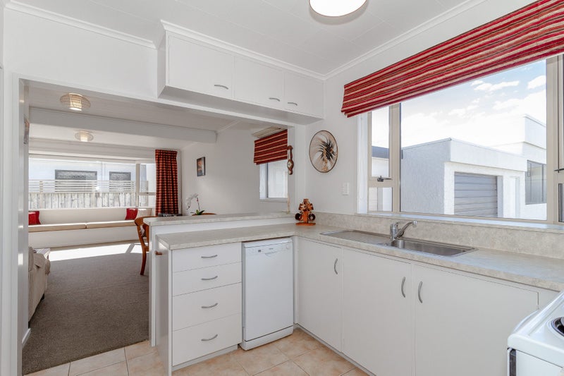 68B The Esplanade, Westshore, Napier - Carousel 2