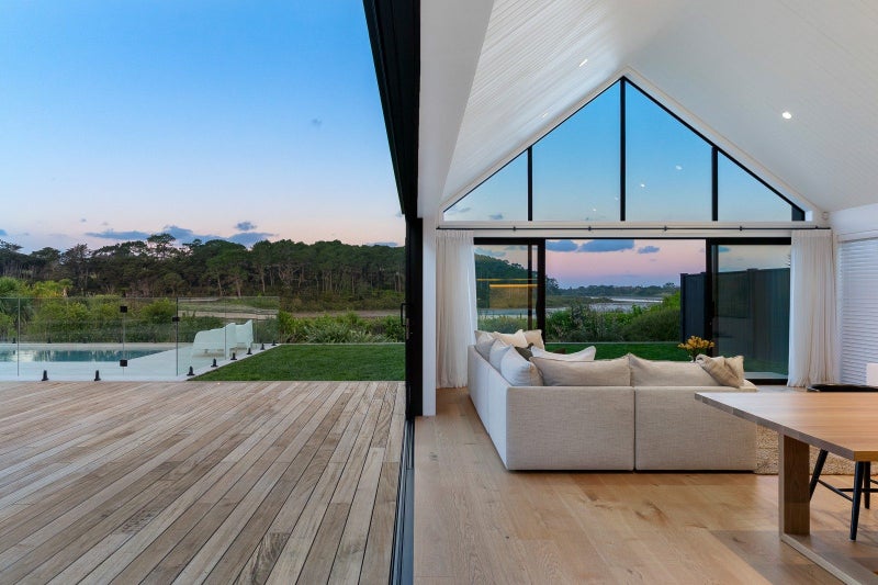 88 Riverhead Point Drive, Riverhead, Riverhead - Carousel 2