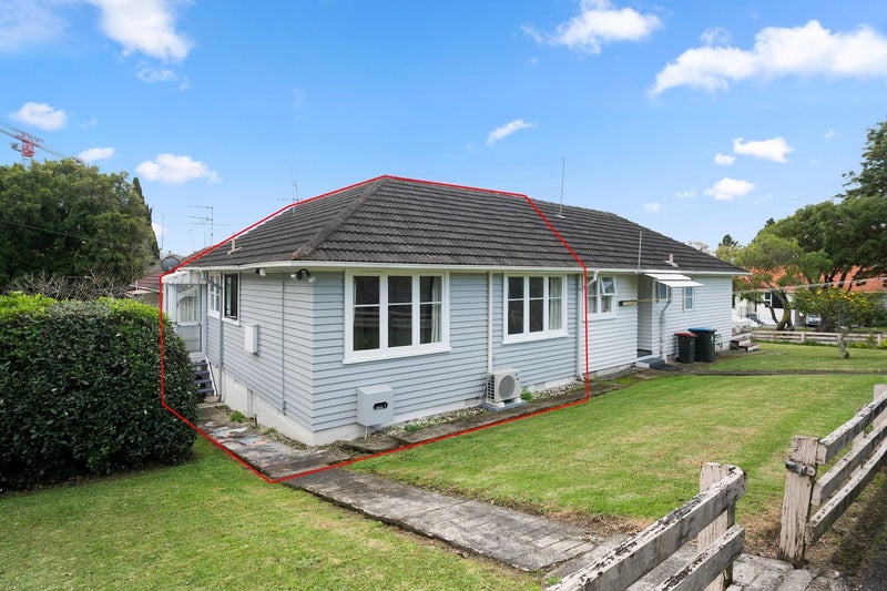 4 Novar Place, Point Chevalier, Auckland - Carousel 1