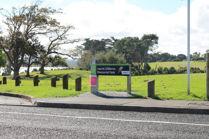 28 Gibbons Road, Weymouth, Auckland - Carousel 17
