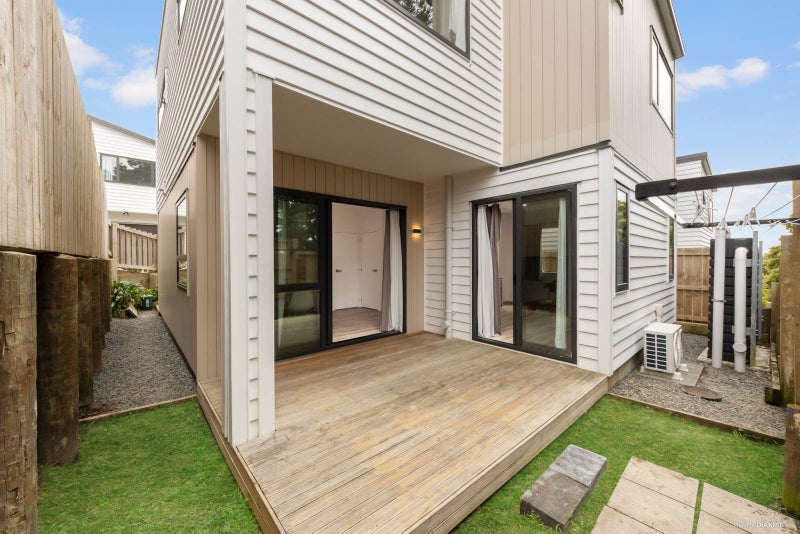 22B Batkin Road, New Windsor, Auckland - Carousel 1