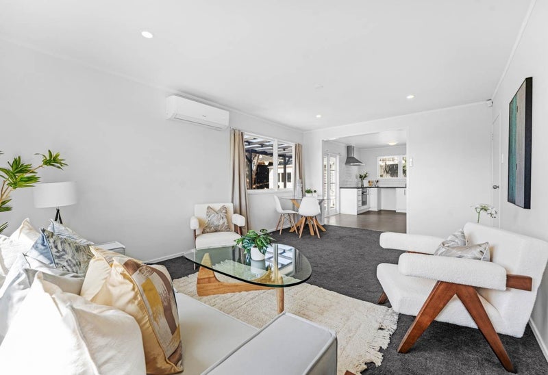 82 Kivell Close, Mangere East, Auckland - Carousel 1