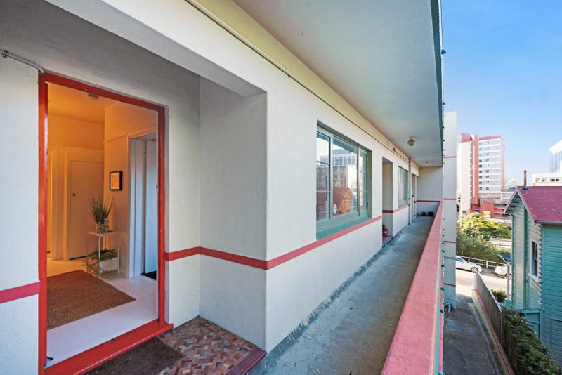 8/28 Clifton Terrace, Kelburn, Wellington - Carousel 1