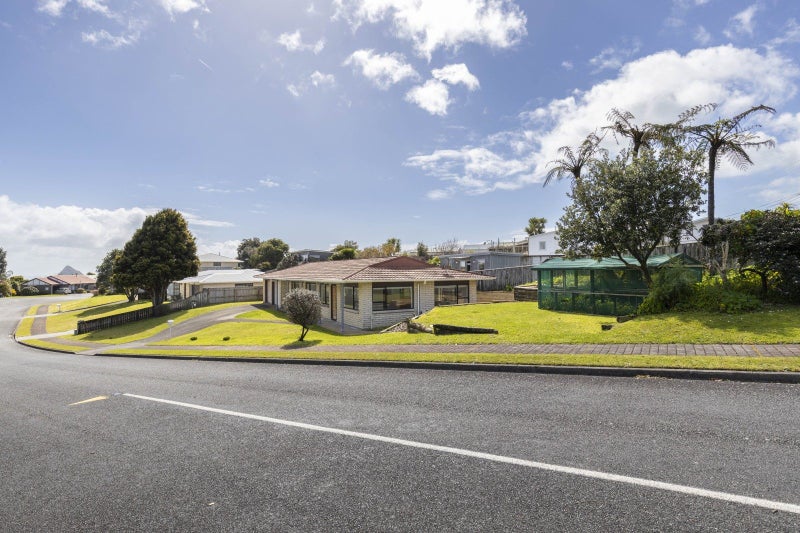 2 Squire Place, Blagdon, New Plymouth - Carousel 25