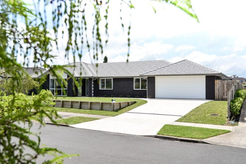 11 Drower Glen, Flagstaff, Hamilton - Carousel 1