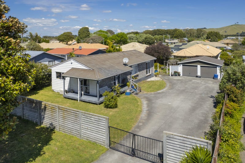4 Doncaster Drive, Papamoa Beach, Papamoa - Carousel 1