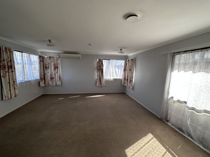 150 Aviemore Drive, Highland Park, Auckland - Carousel 2
