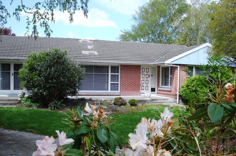 2 Brackendale Place, Burnside, Christchurch - Carousel 1