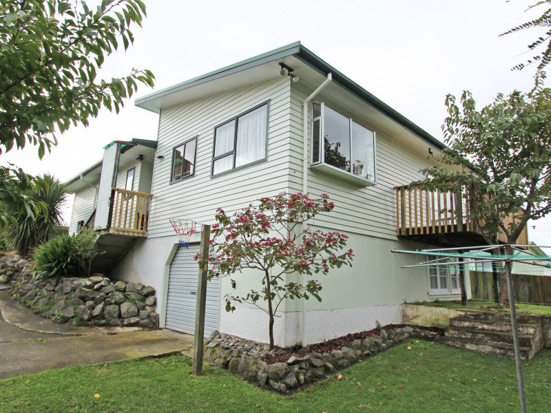 27 Te Arataura Street, Takapuwahia, Porirua - Carousel 1
