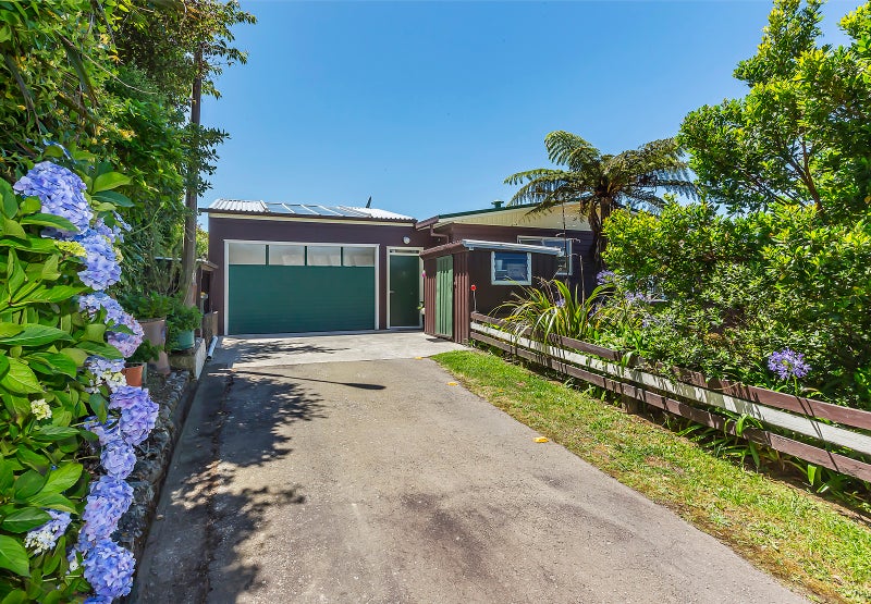 18 Chartwell Drive, Crofton Downs, Wellington - Carousel 1