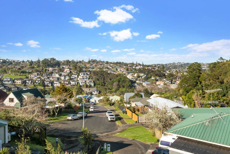 1/32 Fernlea Rise, Bayview, Auckland - Carousel 2