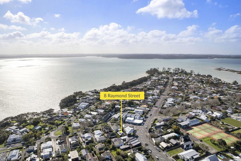 8 Raymond Street, Point Chevalier, Auckland - Carousel 1