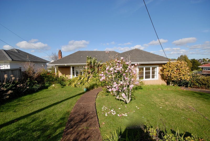 94 Ocean View Road, Northcote, Auckland - Carousel 1