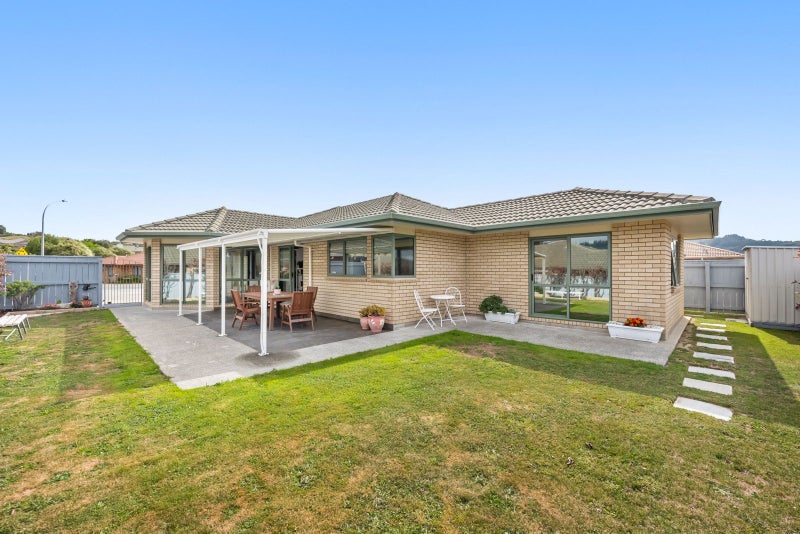 12 Percy Kinsman Crescent, Riverstone Terraces, Upper Hutt - Carousel 1