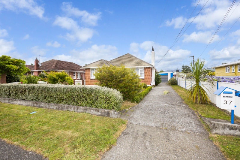 37 Kashmir Avenue, Clouston Park, Upper Hutt - Carousel 2