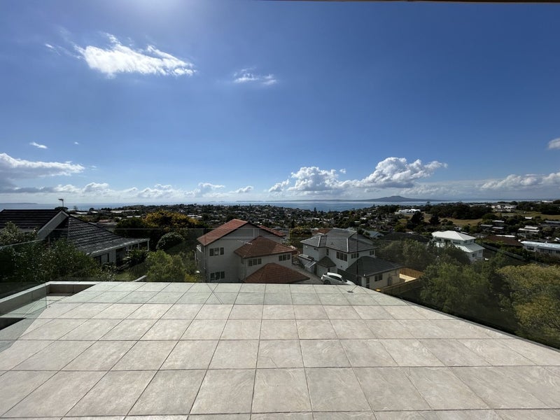 7 Shearwater Rise, Rothesay Bay, Auckland - Carousel 1