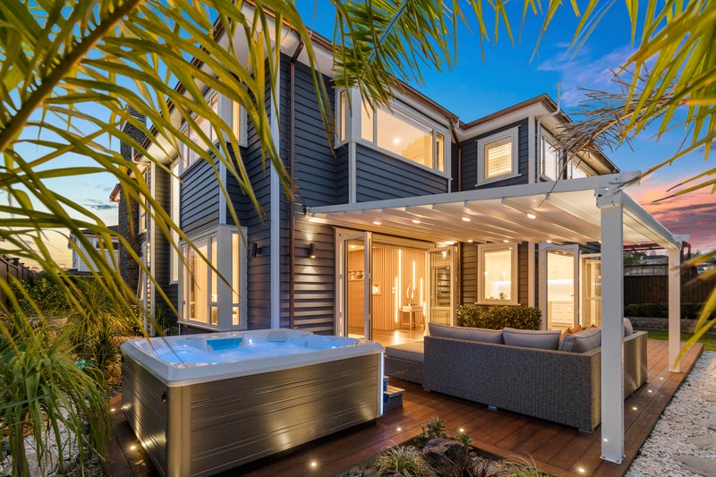 25A Bevyn Street, Castor Bay, Auckland - Carousel 1