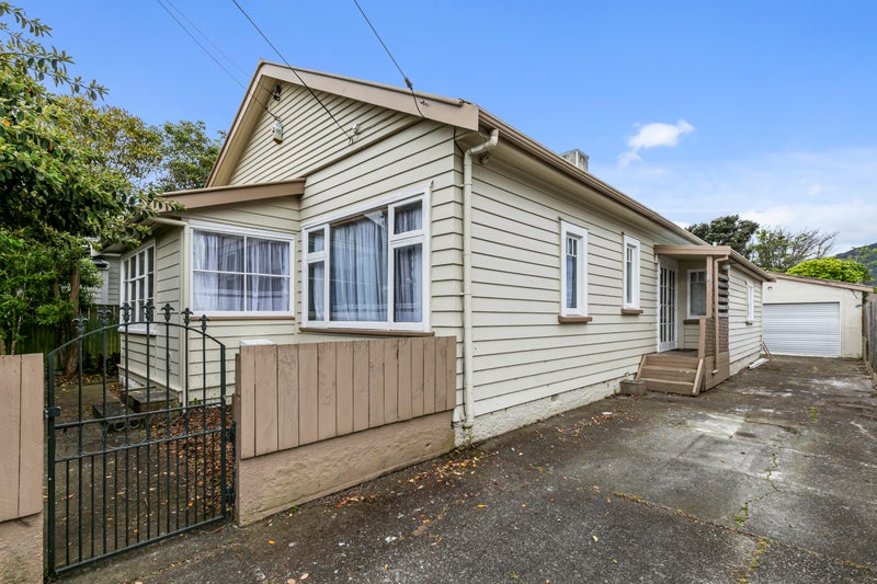 10 Awamutu Grove, Waiwhetu, Lower Hutt - Carousel 1