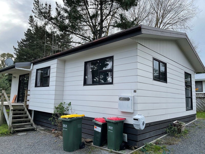 12 Manor Place, Bader, Hamilton - Carousel 2
