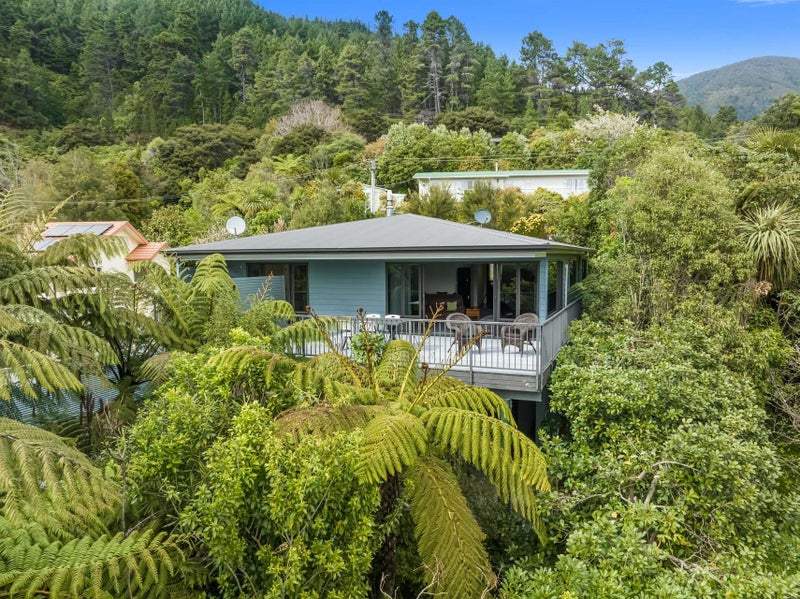 25 McCormicks Road, Whatamango Bay, Picton - Carousel 1