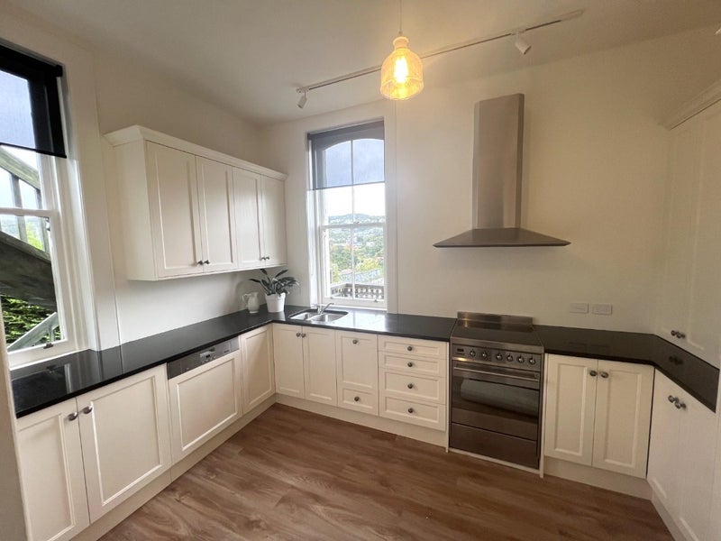 16B Hadfield Terrace, Kelburn, Wellington - Carousel 2