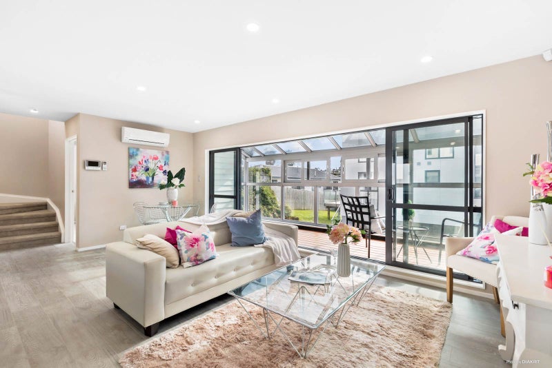 14D Woodall Place, Totara Vale, Auckland - Carousel 2