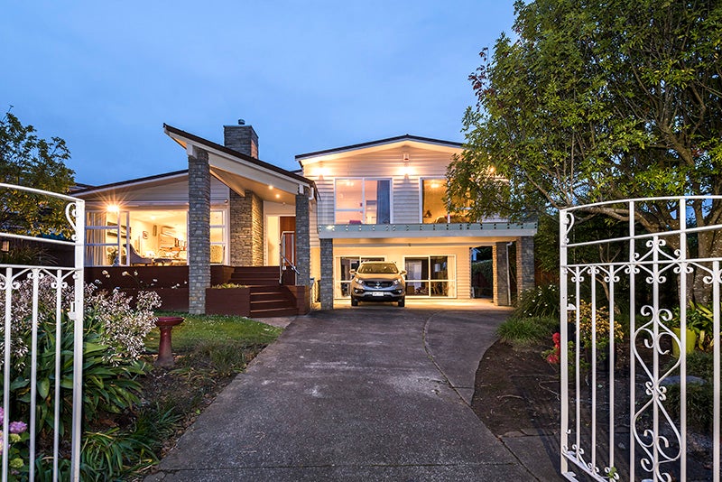 16 Micawber Place, Mellons Bay, Auckland - Carousel 1