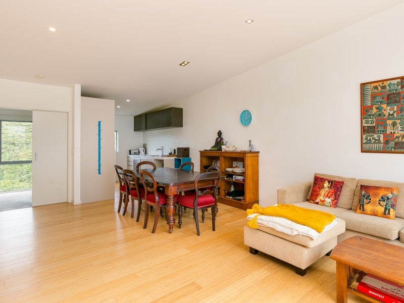 30 Saddleback Grove, Karori, Wellington - Carousel 2