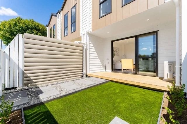 8/67 Royal View Road, Te Atatu South, Auckland - Carousel 10