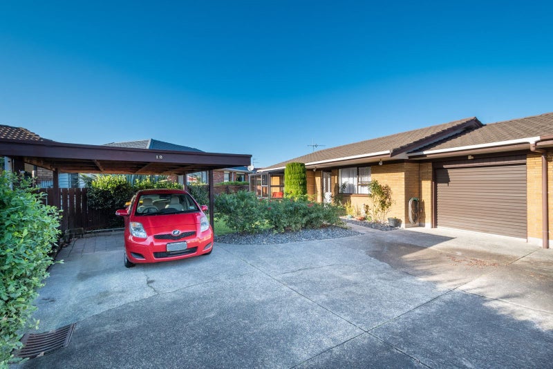 12 Annette Avenue, Te Atatu South, Auckland - Carousel 1